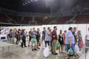 За разлика от изборите в миналото този път предаването на