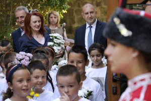 Изключително важно е точно в днешния ден всички политици всички