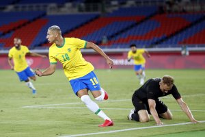 Олимпийският шампион Бразилия започна с авторитетна победа защитата на титлата