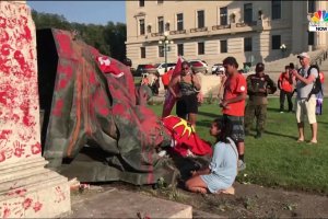 И вечно толерантните канадци се присъединиха към недоволството от колониалните