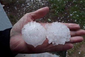 В Червен бряг силна буря с големи късове градушка нанесе