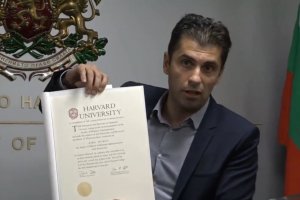 Казусът с двойното гражданство на министъра на икономиката Кирил Петков