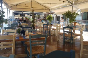 22 от хората които работят без трудов договор са наети