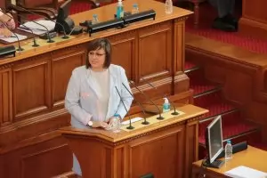 Корнелия Нинова отби още една партийна атака