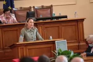 Ива Митева: В парламента бяха преминати всички граници 