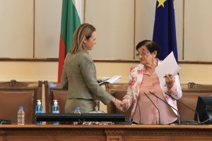 Депутатът от най голямата ПГ Има такъв народ Ива Митева Йорданова