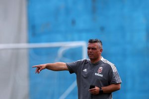 Втори треньор от Първа лига се раздели с поста си