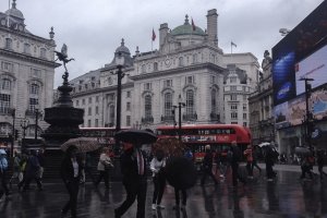 Две болници в Източен Лондон помолиха пациентите да се ориентират към