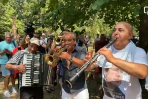 Лидерът на ГЕРБ Бойко Борисов използва фестивала на етносите и