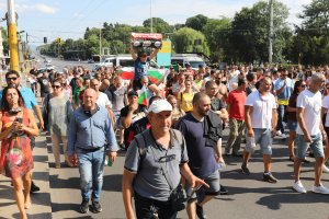 Собственици на заведения блокираха временно ключови кръстовища в София Пловдив Варна и