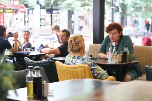 Както обеща българското правителство от днес започва официално поетапно сваляне на