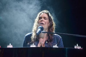 Чакахме Бет Харт дълго Тези които я видяхме и чухме