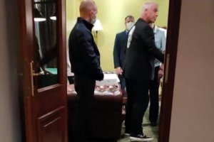 Полиция посети фронтмена на германска рокгрупа Рамщайн който в момента