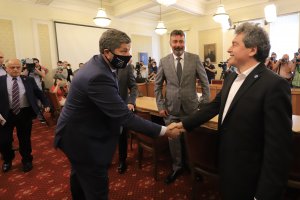 Колко дълбоко трябва да затъне страната за да се усетят