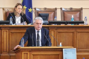Шефът на МВР Бойко Рашков най накрая извади конкретни данни за