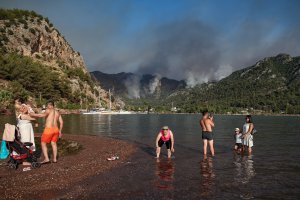 Горски пожари продължават да бушуват в Турция и Гърция Въпреки