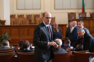 Рискът в бюджета тази година да зейне непредвидена дупка от