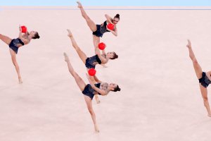 Българският ансамбъл по художествена гимнастика е олимпийски шампион Симона Дянкова