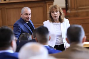 В пореден пример за пълния разрив между формациите които доскоро