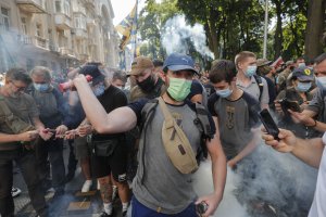 7 полицая бяха ранени в украинската столица Киев след като