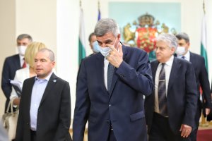 В проектобюджета има предвидени 1 2 млрд лв за извънредни и