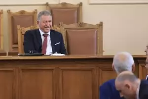 В парламента се скараха кой не вярва на коронавируса