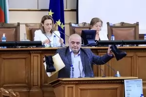 Депутатите задължиха Гешев да се яви до 3 дни в парламента