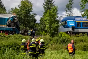 Влакова катастрофа в Чехия отне живота на трима души