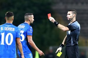 В първия си мач след оставката на треньора Живко Миланов