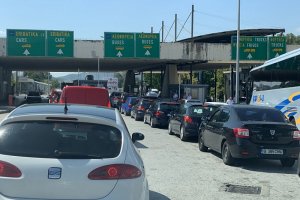 Двама българи са били арестувани от гръцките власти заради представяне на фалшиви