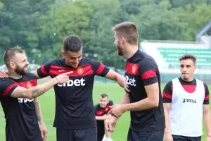 Националите започнаха подготовка без 10 души