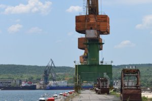 Нетипична за пристанищата дейност отдаване под наем на площи за