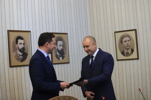 Предизвестено ГЕРБ върна втория управленски мандат на президента Румен Радев
