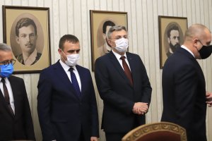 Трети месец лидерът на ДПС Мустафа Карадайъ се бори с