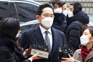 Заместник председателят на Самсунг Лий Дже Йонг ще бъде освободен условно тази