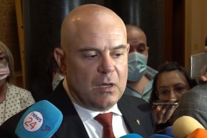 Главният прокурор Иван Гешев се появи изненадващо в Народното събрание