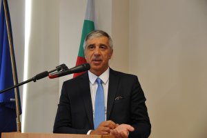 Председателят на Висшия адвокатски съвет Ивайло Дерменджиев е единственият българин