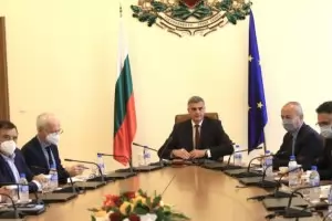 Бизнесът поиска премиерът Янев да уволни енергийния си министър