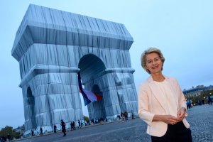 Председателят на Европейската комисия Урсула фон дер Лайен посети опакованата