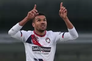 Новото попълнение на "Милан" - строител, куриер, шофьор 