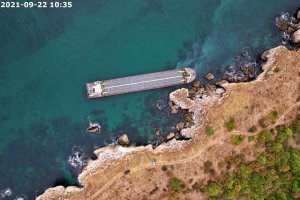Акция по изтеглянето на заседналия край Камен бряг кораб Vera Su стартира