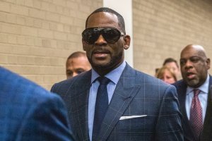 Американският певец и музикант Ар Кели беше признат от съд със