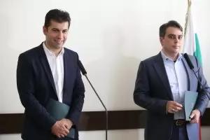 Асен Василев и Кирил Петков се обърнаха срещу служебния кабинет