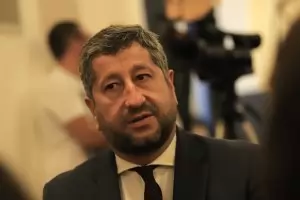 В ДБ се надяват някак да се съвместят с проект на Кирил Петков