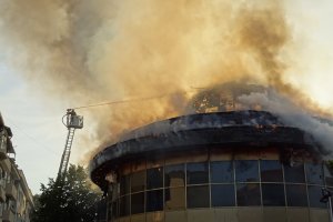 Голям пожар гори в центъра на Благоевград  съобщи радио Фокус На