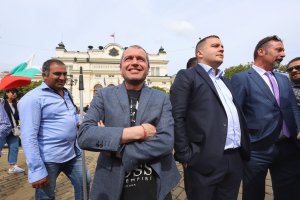 Толкова свикнахме с компроматите нападките и грубия език в политиката