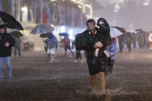 Ню Йорк обяви извънредно положение след като в града се изсипаха