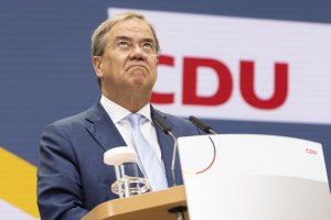 Армин Лашет е подложен на натиск да подаде оставка след