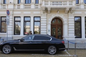 Луксозният автомобил на предишния главен изпълнителен директор на Българската банка