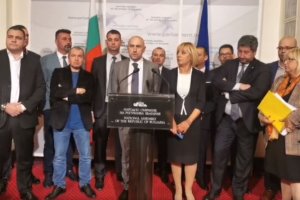 ГЕРБ и ДПС успяха да обединят партиите на протеста с